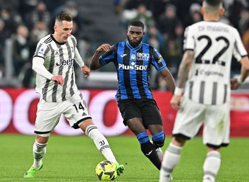 Juventus-Atalanta, gol e spettacolo: finisce 3-3. Cori e striscioni contro la vecchia società